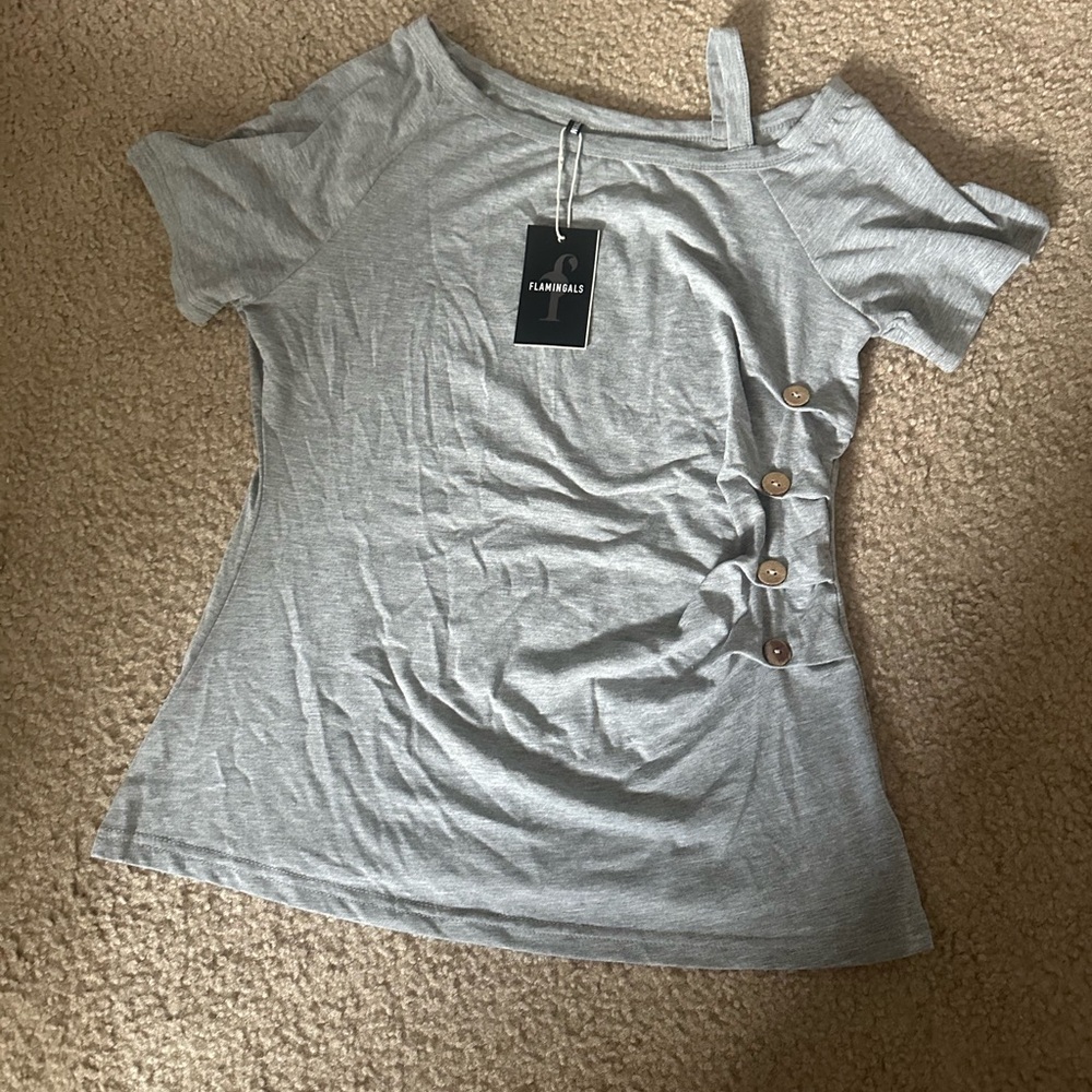 Flamingals Light Gray Short Sleeve Top with Button Accents size L